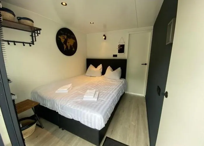 Houseboat Marina Mookerplas 4-6 Persons Chalet Plasmolen