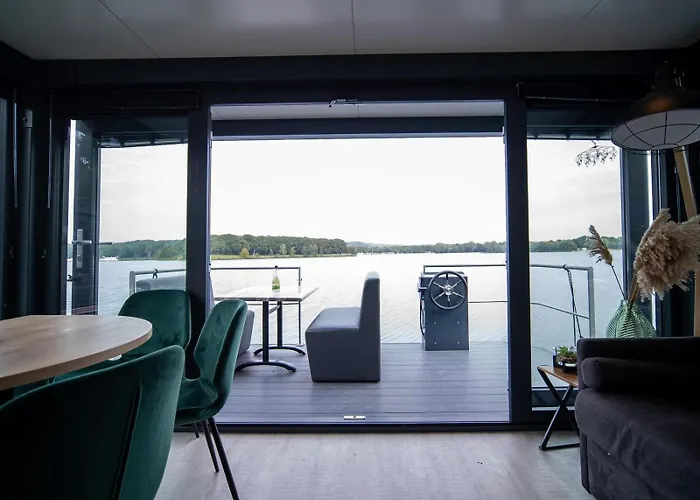 Houseboat Marina Mookerplas 4-6 Persons Chalet *