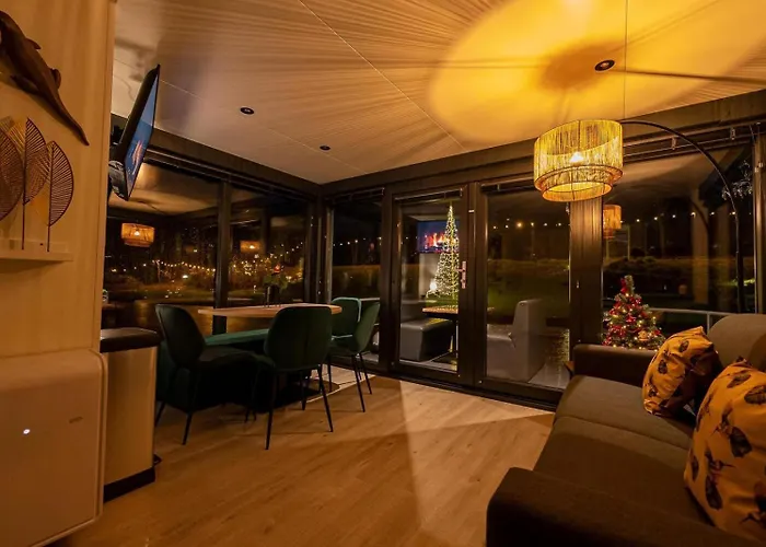 Houseboat Marina Mookerplas 4-6 Persons * Plasmolen