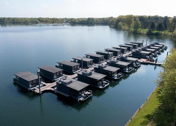 Houseboat Marina Mookerplas 4-6 Persons Chalet *