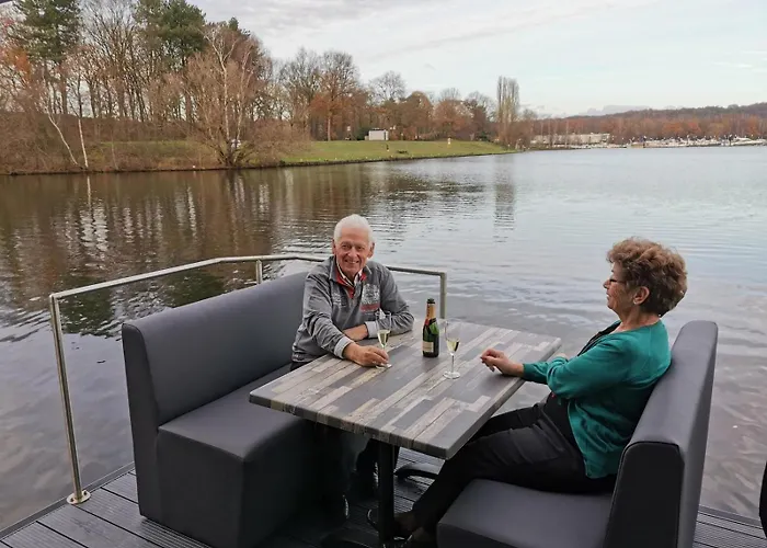 Houseboat Marina Mookerplas 4-6 Persons Chalet *