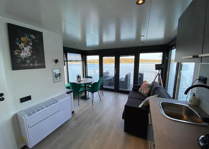 Houseboat Marina Mookerplas 4-6 Persons Chalet Plasmolen