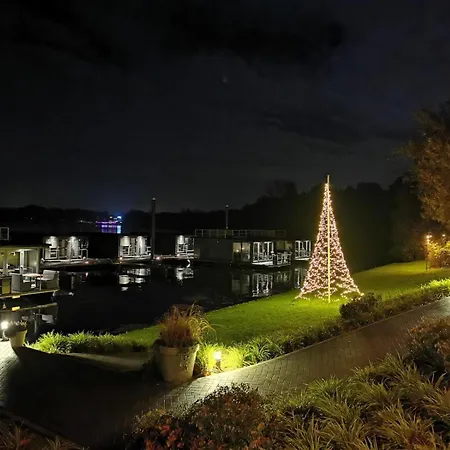 Houseboat Marina Mookerplas 4-6 Persons Plasmolen