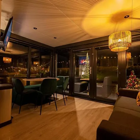 Houseboat Marina Mookerplas 4-6 Persons * Plasmolen