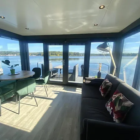 Houseboat Marina Mookerplas 4-6 Persons Alpstuga Plasmolen