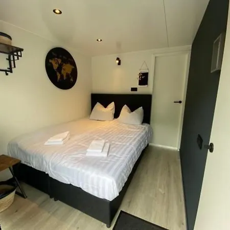 Alpstuga Houseboat Marina Mookerplas 4-6 Persons Plasmolen