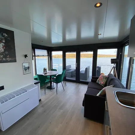 Houseboat Marina Mookerplas 4-6 Persons Alpstuga Plasmolen